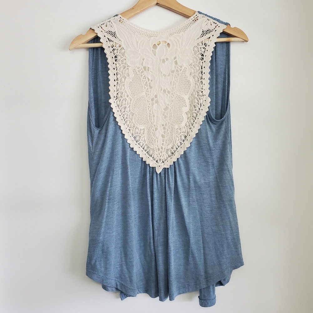 Everly Anthro Small Cream Lace Vest Anthropologie Blue flowy Boho Sleeveless